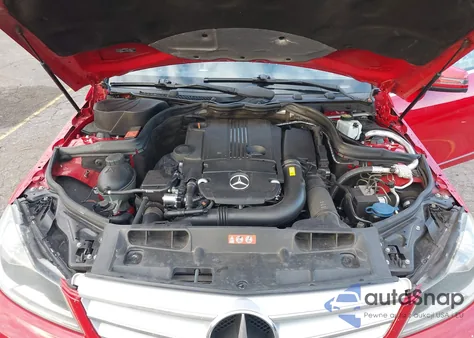 2012 Mercedes-Benz C 250 Luxury/Sport из США, поврежденный, VIN WDDGF4HB1CR215032